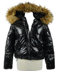 Dámská černá latexová zimní crop bunda s kapucí s kožíškem Love Sunshine 