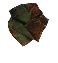 Dámský hnědo-zelený vzorovaný saténový šátek