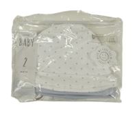 Nové - 2x čepice - bílá s hvězdami + světlemodrá