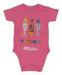 Ružové body s rybičkami a nápismi