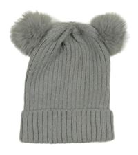 Sivá rebrovaná pletená čapica s bambulemi Primark