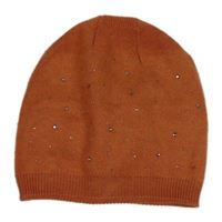 Hnědá čepice s kamínky