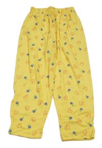 Žluté květované pyžamové kalhoty se srdíčky