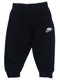 Čierne tepláky Nike