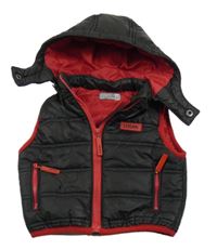 Čierna šušťáková zateplená vesta s nášivkou a kapucňou Losan