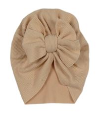 Světlerůžová žebrovaná turbanová čepice s mašlí 