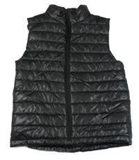 Čierna šušťáková lesklá prešívaná zateplená vesta