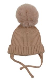 Ružová čapica s brmbolcom