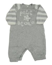 Sivo-biely pletený overal s nápisom a hviezdičkou Next