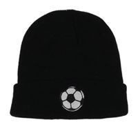 Černá čepice s míčem 