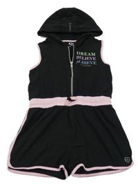 Čierno-ružový bavlnený kraťasový overal s nápisom a kapucňou C&A