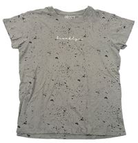 Sivé melírované tričko s nápisom a černými skvrnkami Urban