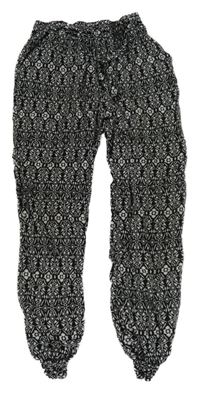 Čierno-biele vzorované cuff ľahké nohavice so zavazováním PRIMARK
