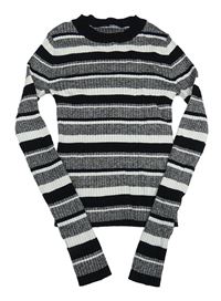 Tmavošedo-černo-bílý pruhovaný žebrovaný crop svetr