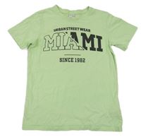 Zelenkavé tričko s nápisom Chapter Young