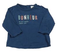 Tmavomodré triko s nápisem 