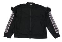 Čierna prepínaci mikina s nápismi a volánikmi