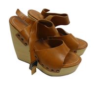 Nové - Dámské skořicové kožené sandály a dřevěném klínku vel. 37