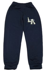 Tmavomodré športové tepláky s písmenky