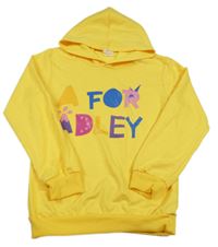 Tmavožltá mikina s nápismi a kapucňou