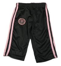 Čierno-ružové športové tepláky s nášivkou a pruhmi