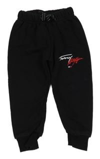Černé tepláky s nápisem Tommy Hilfiger