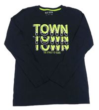 Tmavomodré tričko s nápisom Blue seven