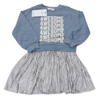 Nové - modrošedo-stříbrné teplákovo/plisované šaty s nápisy M&S