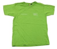 Zelené tričko s nápisem
