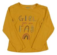 Okrové tričko s nápisom orchestra