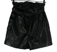 Dámske čierne koženkové kraťasy s opaskom Shein