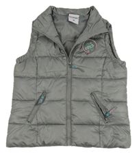 Sivá šušťáková zateplená vesta s nášivkou Pocopiano