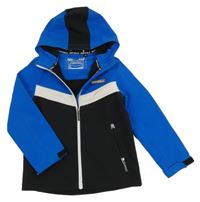 Cobaltově modro-bílo-černá softshellová bunda s nášivkou a kapucí C&A