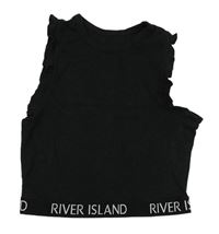 Čierny rebrovaný crop top s volánikmi a logy River Island
