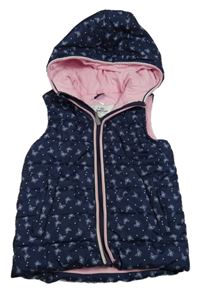 Tmavomodrá vzorovaná šusťáková zateplená vesta s motýlky a kapucí Topolino