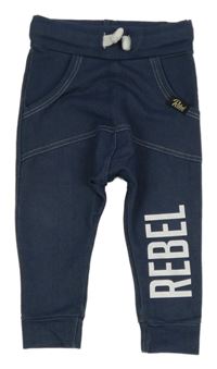 Tmavomodré baggy tepláky s nápisem rebel