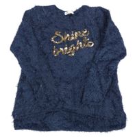 Tmavomodrý chlpatý sveter s nápisom H&M