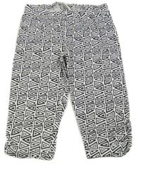 Bielo-čierne vzorované capri legíny Yigga