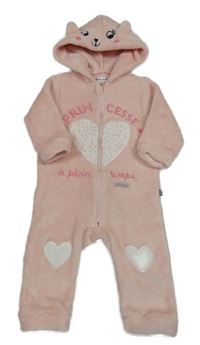 Světlerůžová plyšová kombinéza se srdíčky a nápisy a kapucí s čumáčkem Sucre d'Orge