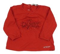 Červené triko s nápisem a bleskem a kamínky