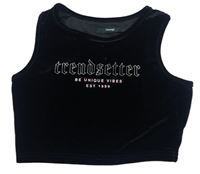 Čierny zamatový crop top s nápisom George