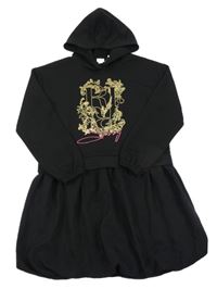 Černé teplákové šaty s potiskem a volánkem a kapucí River Island