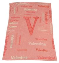 Růžová chlupatá deka s nápisy 