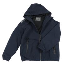 Tmavomodrá šusťáková jarní bunda s nápisy a kapucí 