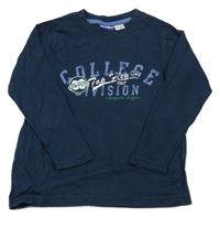 Tmavomodré tričko s nápismi a číslom lupilu