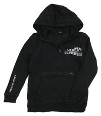 Čierna mikina s nápismi a vreckom a kapucňou George