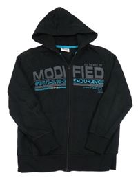 Čierna prepínaci mikina s nápisom a číslom a kapucňou YIGGA