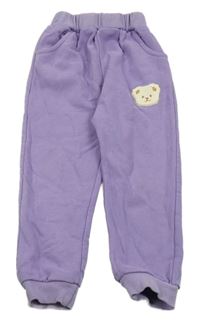 Fialové tepláky s medvěďom