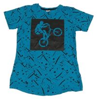 Tyrkysovo-černé flekaté tričko s potiskem Chapter young