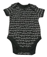 Tmavošedé body s nápisy George